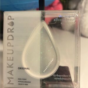 MakeupDrop Silicone Beauty Applicator - Iridescent White